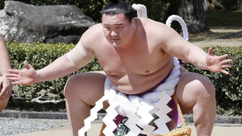Sumo: Yokozuna Hakuho acquires Japanese citizenship