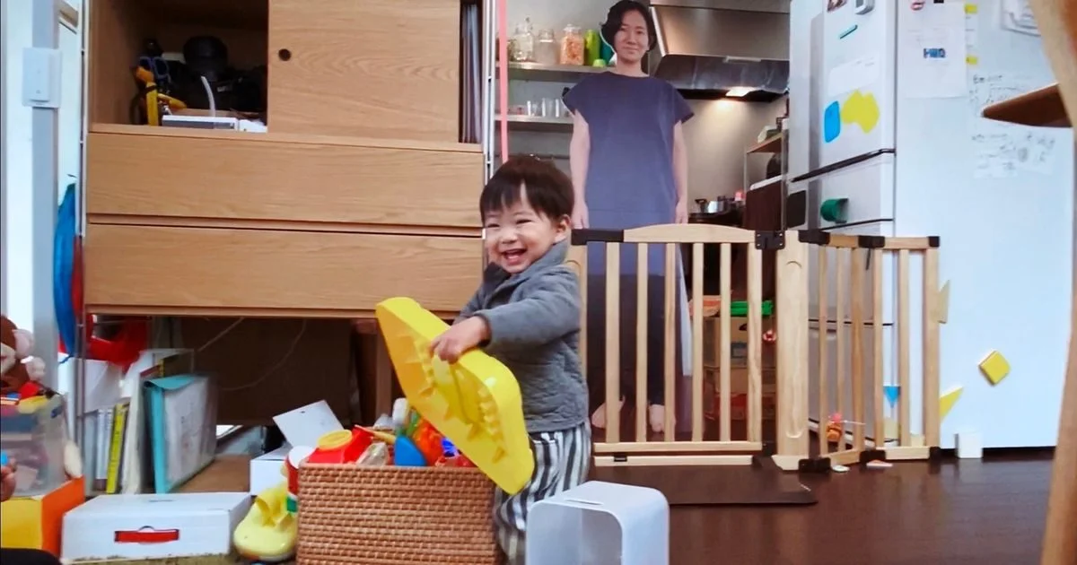 Clever way dad stops baby from crying every time mum leaves the room