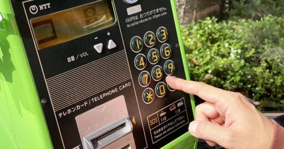 You can send email from payphones in Japan?!? We try the technology trick that shocked the nation
