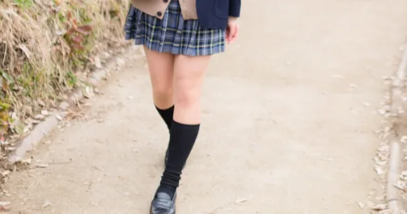 Japanese schoolgirl points out an especially dumb part of her school’s “no tights” dress code