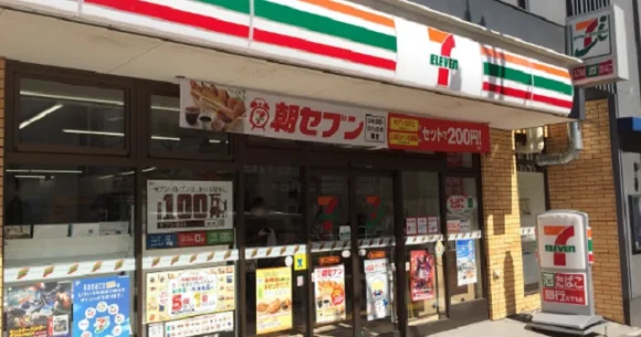 Japanese convenience store praised for low-tech anti-coronavirus system