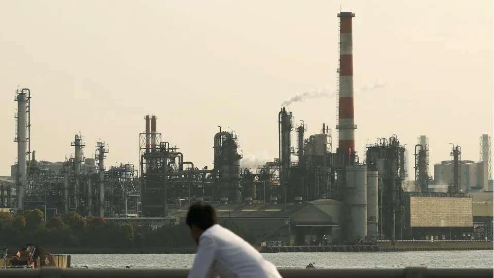 Half of Japanese makers operating overseas expect revenue falls