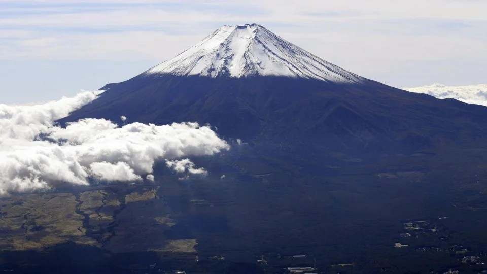 Pyroclastic flows from Mt. Fuji eruption could cut roads: report