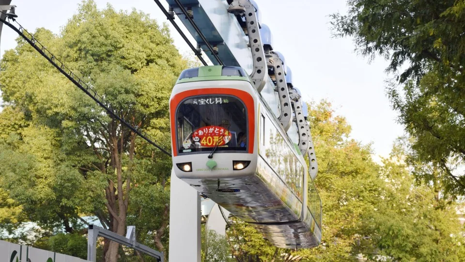 Japan's oldest monorail in Tokyo zoo makes final run