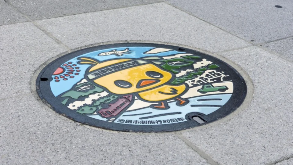 Chicken Ramen mascot Hiyoko-chan featured on manhole covers