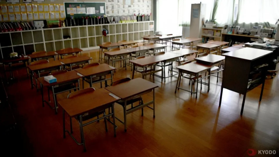 School closures begin as Japan steps up coronavirus fight