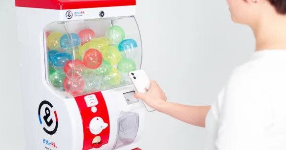 No coins? Not a problem for Japan's new cashless gachapon capsule toy vending machines