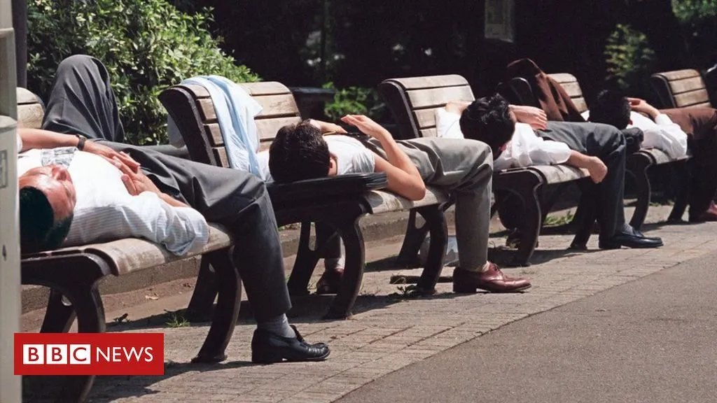 Microsoft four-day work week 'boosts productivity'