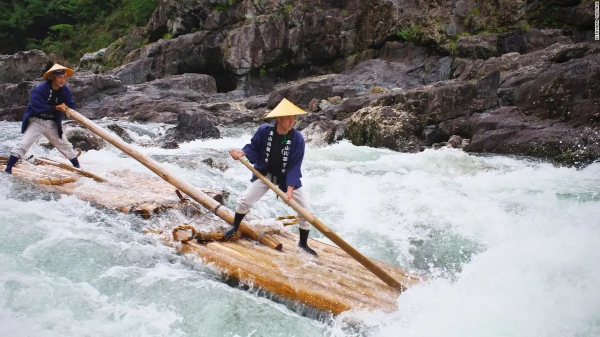 Wakayama rafting: It's on logs -- and standing up!