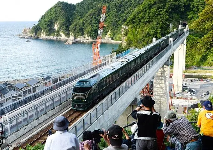 Mizukaze Luxury Sleeper Train Makes Debut